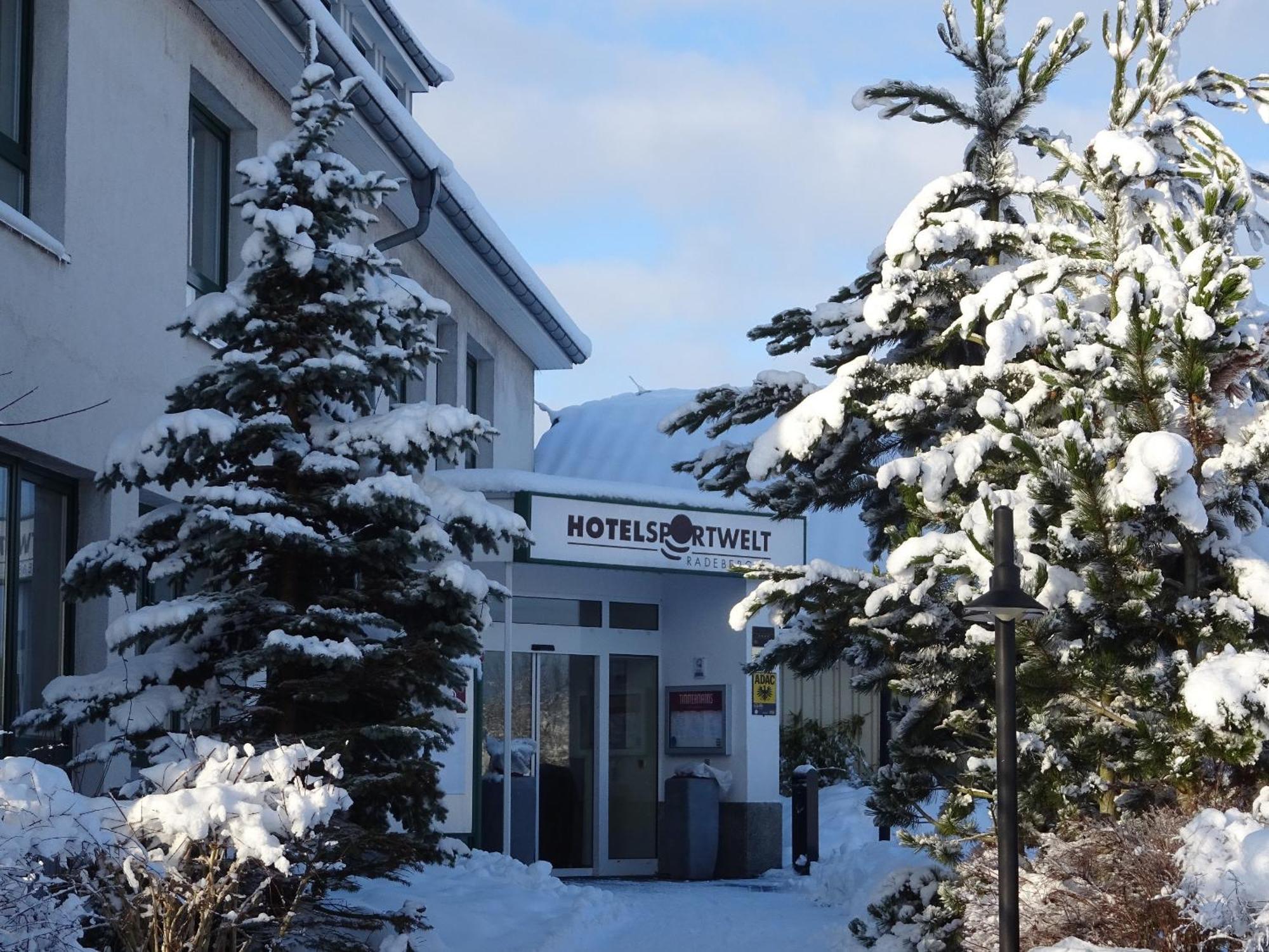 Hotel Sportwelt Radeberg Esterno foto